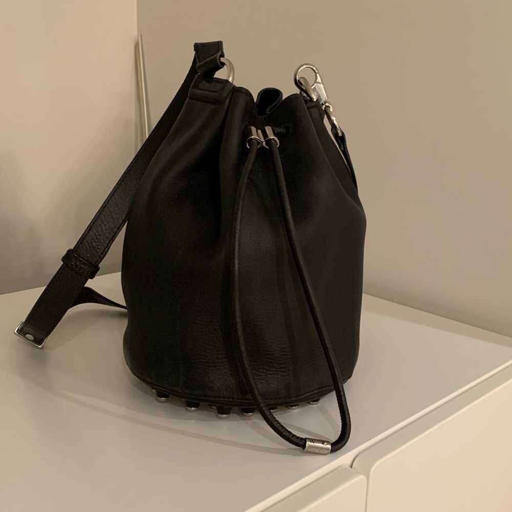 Bucket bag